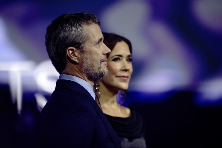Ο βασιλιάς Frederik και η βασίλισσα Mary της Δανίας παρουσιάζουν τα Royal Couple's Awards 2025 στο Riding House του θεάτρου Vaerket στο Ράντερς, 27 Oκτωβρίου 2025