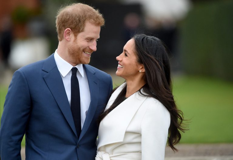 Ο πρίγκιπας Harry και η Meghan Markle στη διάρκεια του photocall μετά την ανακοίνωση του αρραβώνα τους στο Sunken Garden του Παλατιού του Κένσινγκτον, 27 Νοεμβρίου 2017