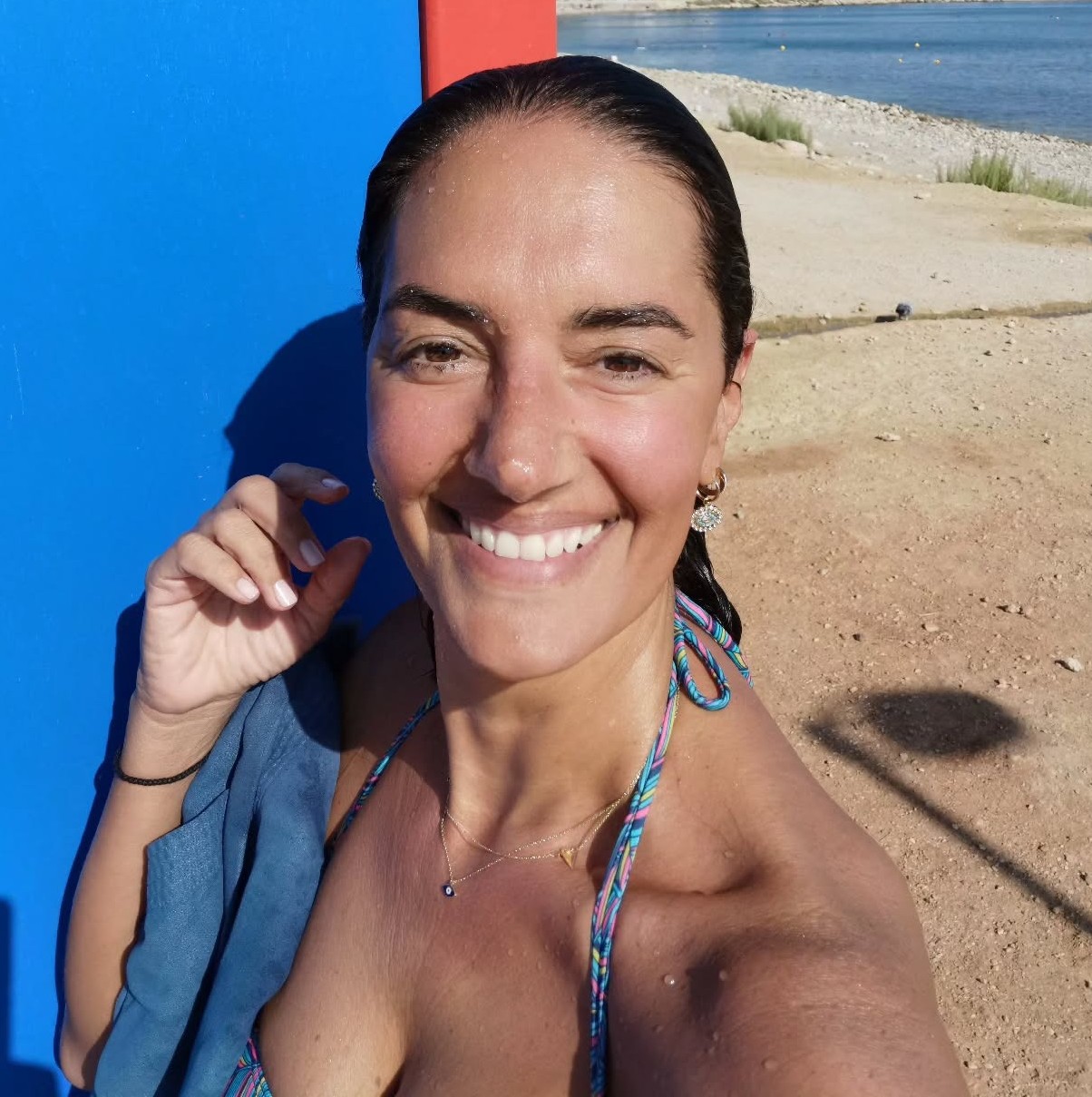 Η Νόνη Δούνια για βουτιά στη θάλασσα τον Δεκέμβριο