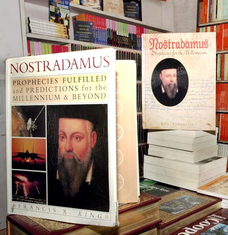 Το βιβλίο του Νοστράδαμου σε βιβλιοπωλείο της Μπανγκαλόρ, 18 Σεπτεμβρίου 2001