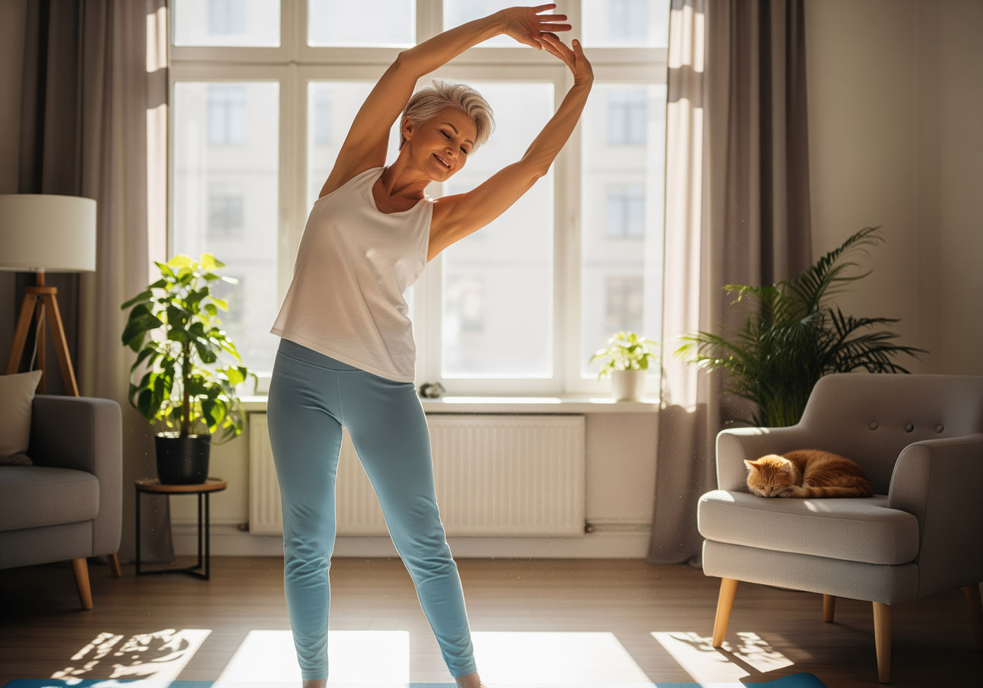 Γυναίκα κάνει τεντώματα γυμνάζεται