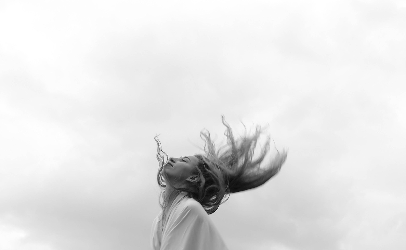 Γυναίκα αέρας μαλλιά ζώδια του Αέρα