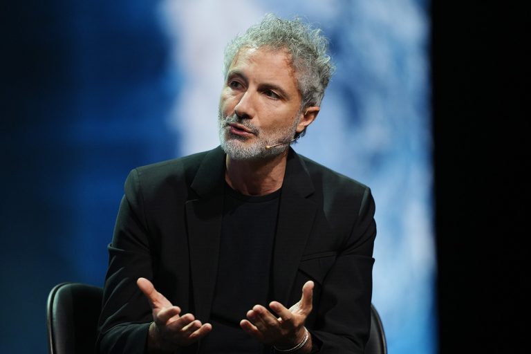 Ο Bartolomeo Rongone κατά τη διάρκεια της ομιλίας στρογγυλής τραπέζης με θέμα «Αληθινή Πολυτέλεια: Ένα Προϊόν Σχεδιασμένο να Διαρκεί για Πάντα» κατά τη διάρκεια της Δεύτερης Ημέρας της Παγκόσμιας Συνόδου Κορυφής Μόδας: Copenhagen Edition 2022 στο Royal Opera House στις 8 Ιουνίου 2022 στην Κοπεγχάγη της Δανίας.