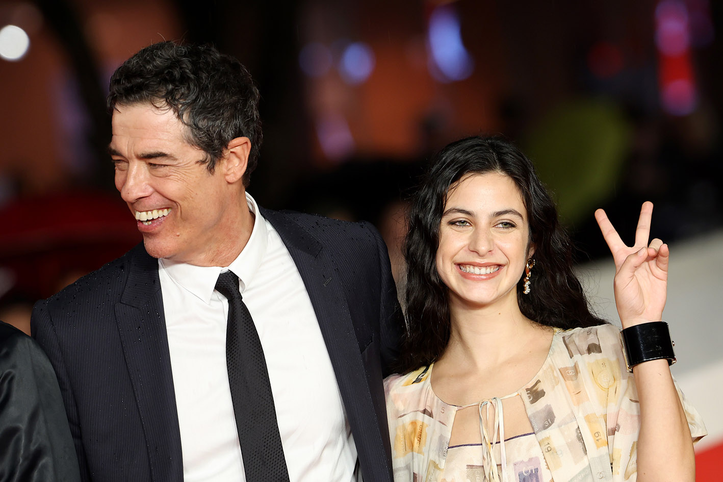 O Alessandro Gassman και η Fotinì Peluso στο κόκκινο χαλί "Mani Nude" κατά τη διάρκεια του 19ου Φεστιβάλ Κινηματογράφου της Ρώμης στο Auditorium Parco Della Musica στις 23 Οκτωβρίου 2024 στη Ρώμη. 