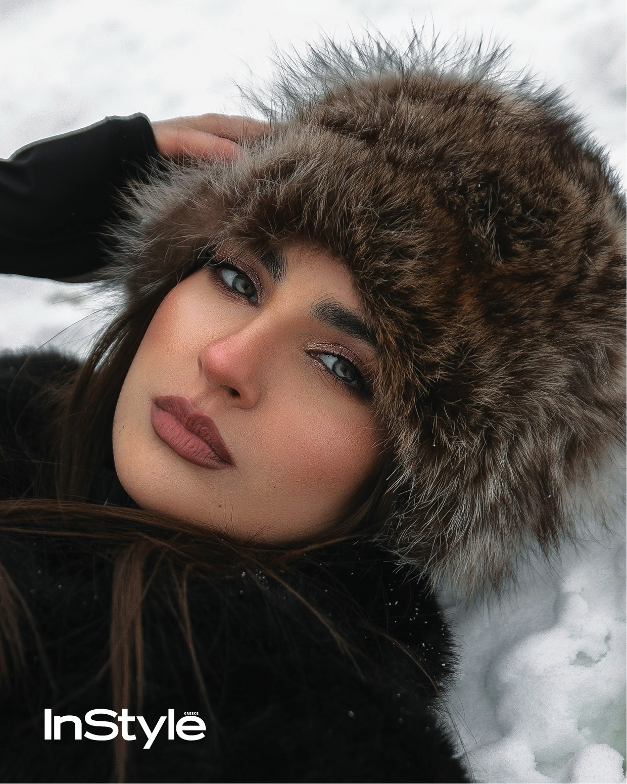 μοντέλο με γούνινο καπέλο