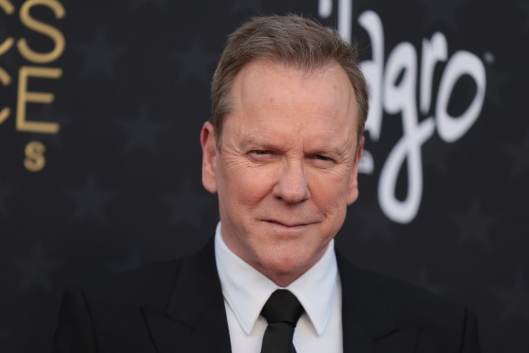 Ο Kiefer Sutherland στα 29α Critics Choice Awards, 14 Ιανουαρίου 2024