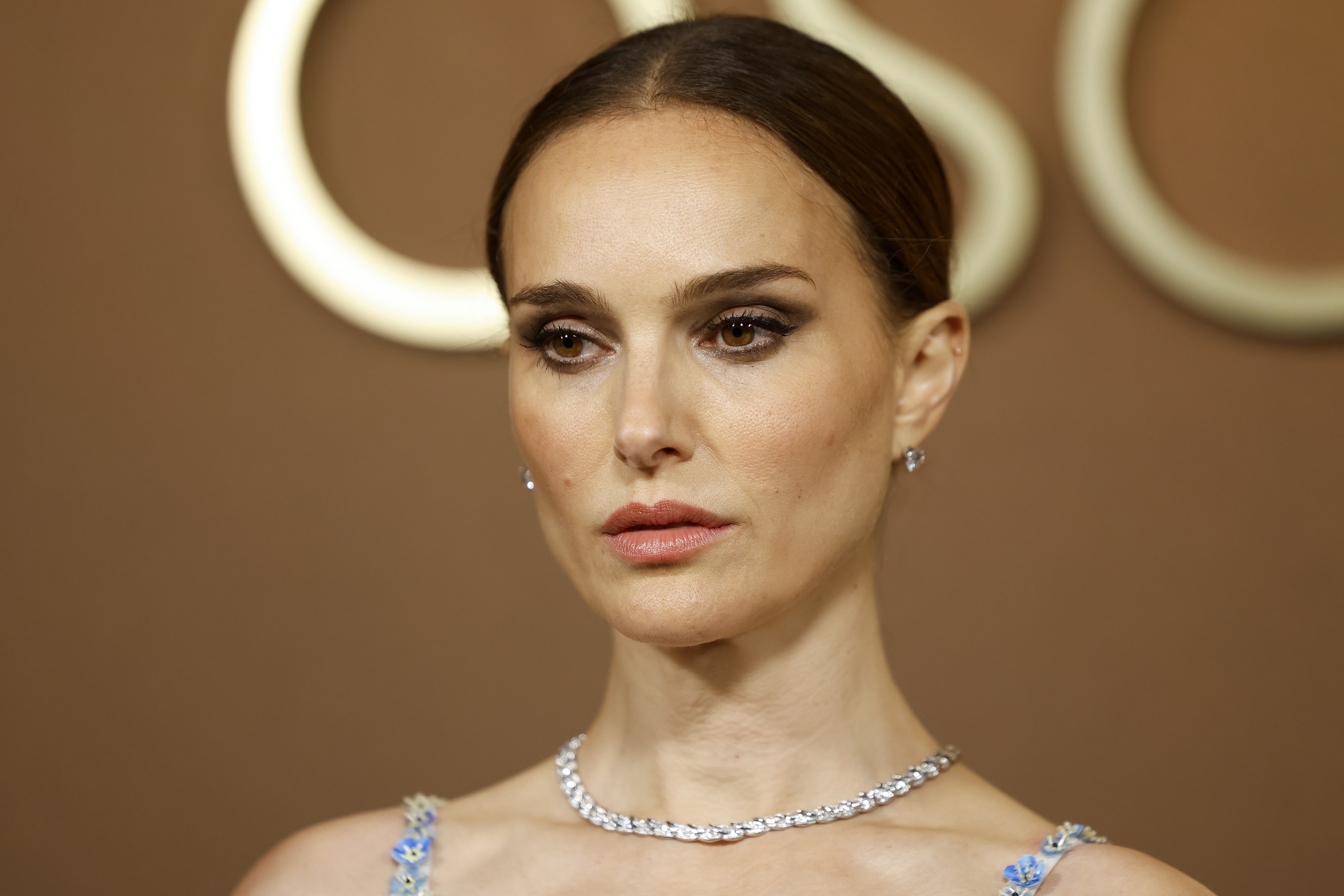 H Natalie Portman στα 16th Governors Awards στο Λος Άντζελες, 16 Νοεμβρίου 2025