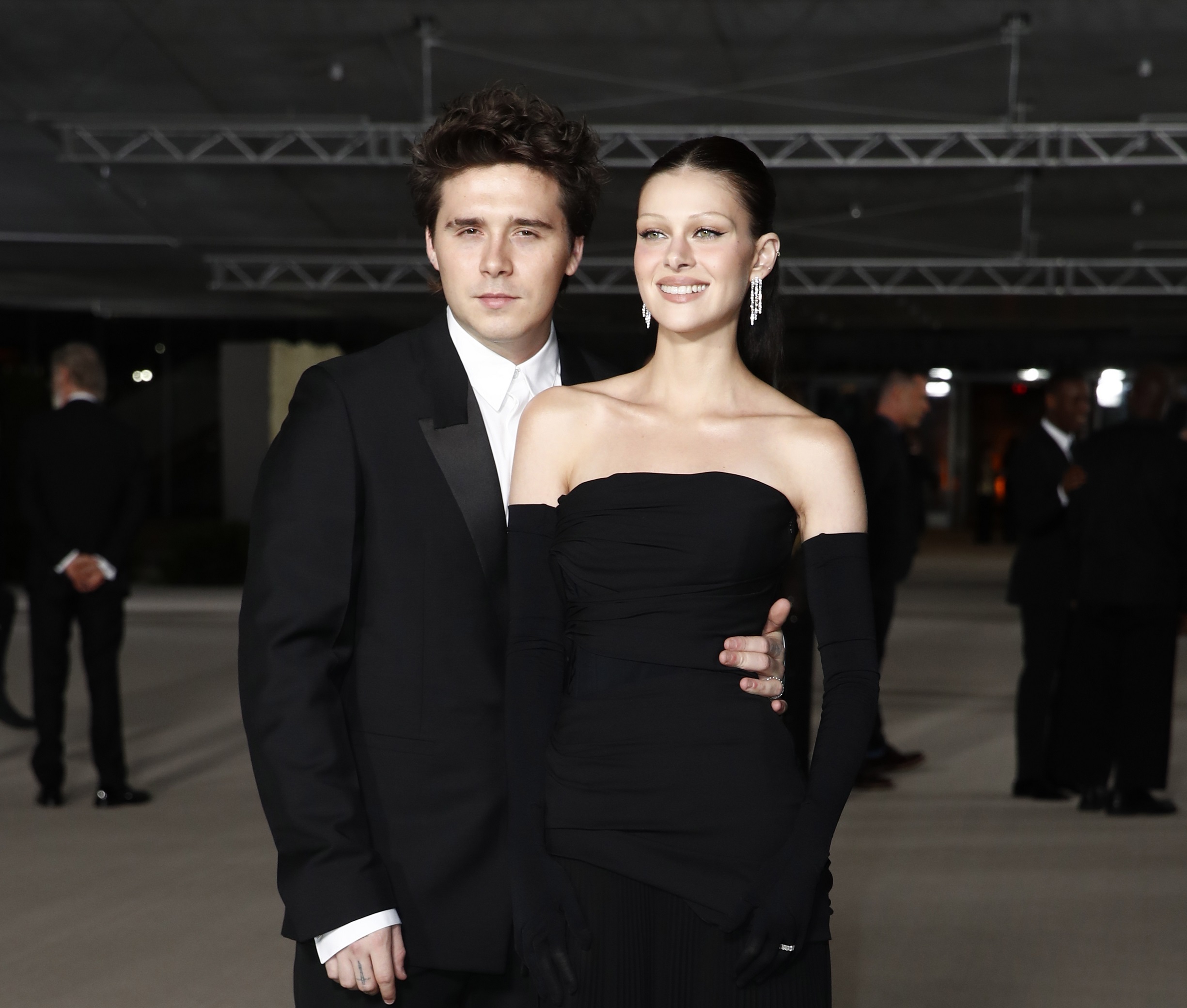 H Nicola Peltz και ο Brooklyn Beckham στο κόκκινο χαλί για το 2ο γκαλά του Μουσείου της Ακαδημίας, στις 15 Οκτωβρίου 2022