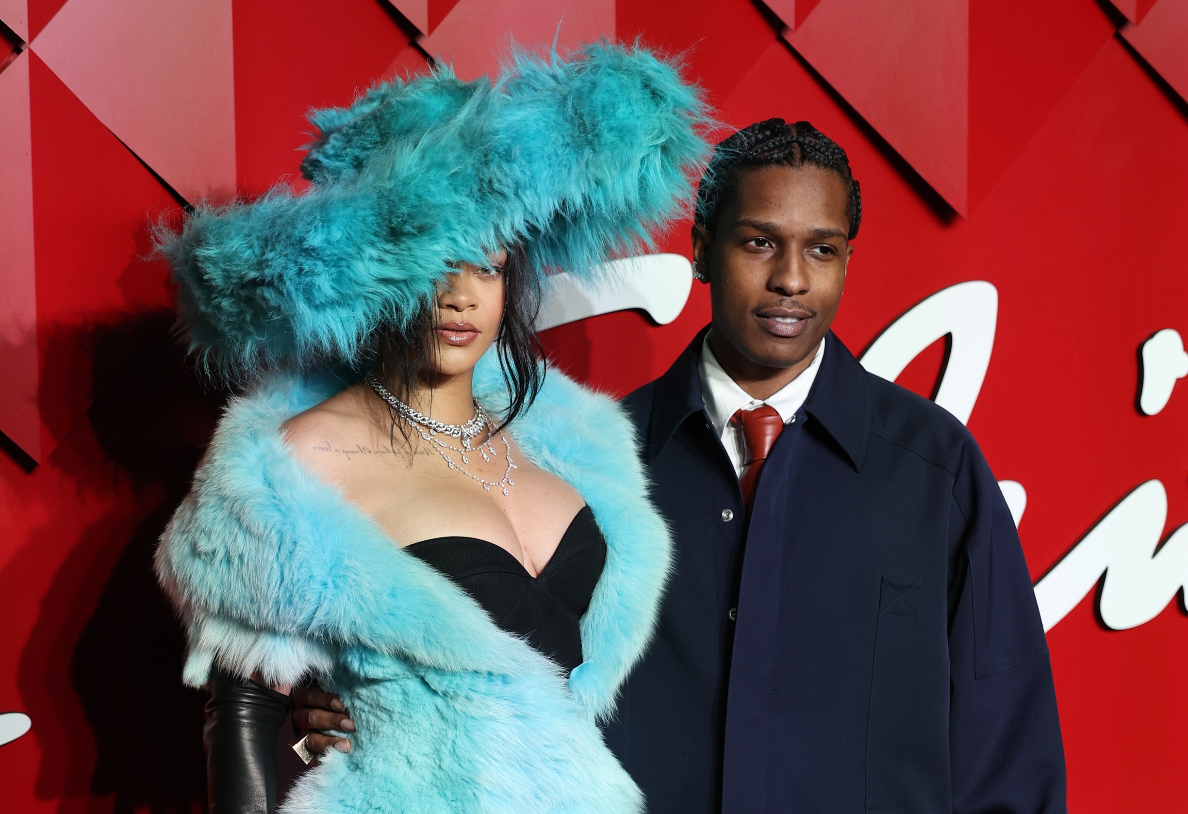 H Rihanna και ο ASAP Rocky στο κόκκινο χαλί για τα Fashion Awards 2024 στο Royal Albert Hall στο Λονδίνο, 2 Δεκεμβρίου 2024