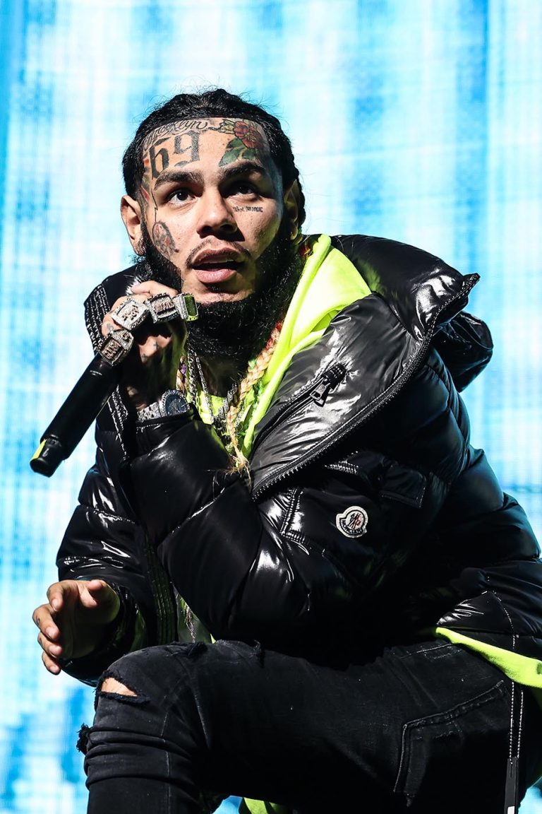O ράπερ Tekashi 6ix9ine στο MiamiBash τον Δεκέμβριου 2021 στο Μαιάμι της Φλόριντας.