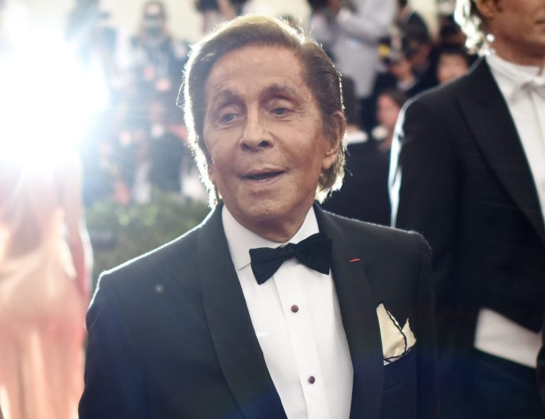 O Valentino Garavani στο γκαλά του Κέντρου Κοστουμιών Anna Wintour 2015 που πραγματοποιήθηκε στο Μητροπολιτικό Μουσείο Τέχνης της Νέας Υόρκης, στις 4 Μαΐου 2015