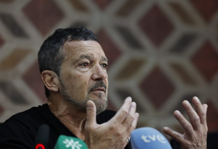 O Antonio Banderas στη διάρκεια της παρουσίασης μιας μελέτης σχετικά με τον οικονομικό αντίκτυπο της Μεγάλης Εβδομάδας στη Μάλαγα, σε συνέντευξη Τύπου στη Μάλαγα, στις 14 Απριλίου 2025