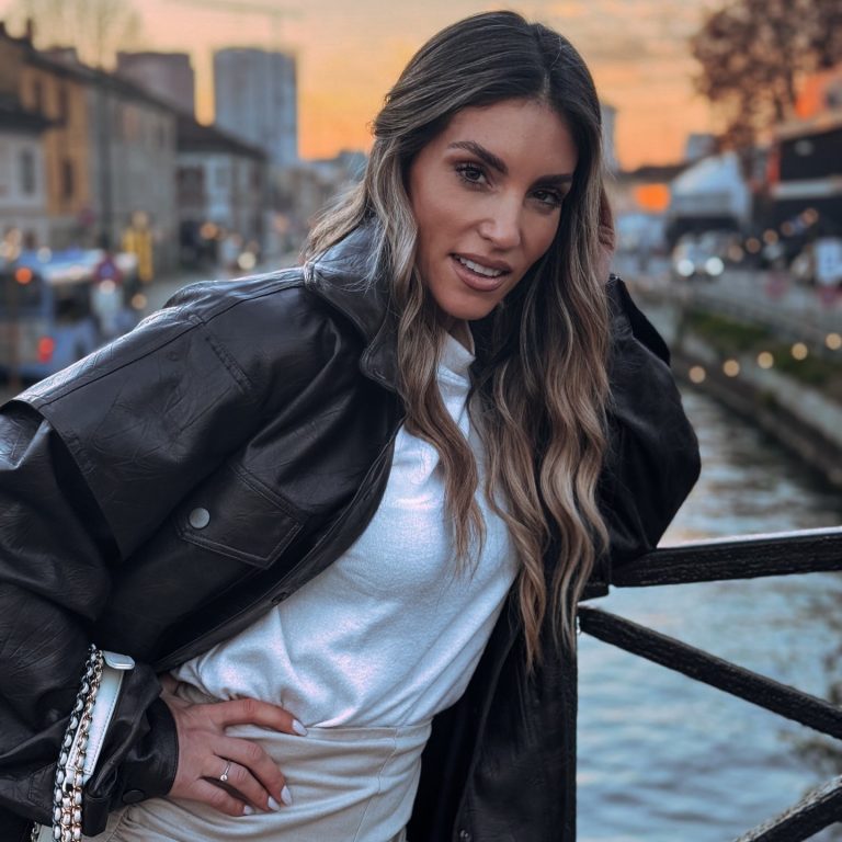 Αθηνά Οικονομάκου