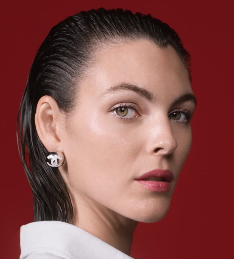 Dusty ροζ χείλη με μακιγιάζ Chanel