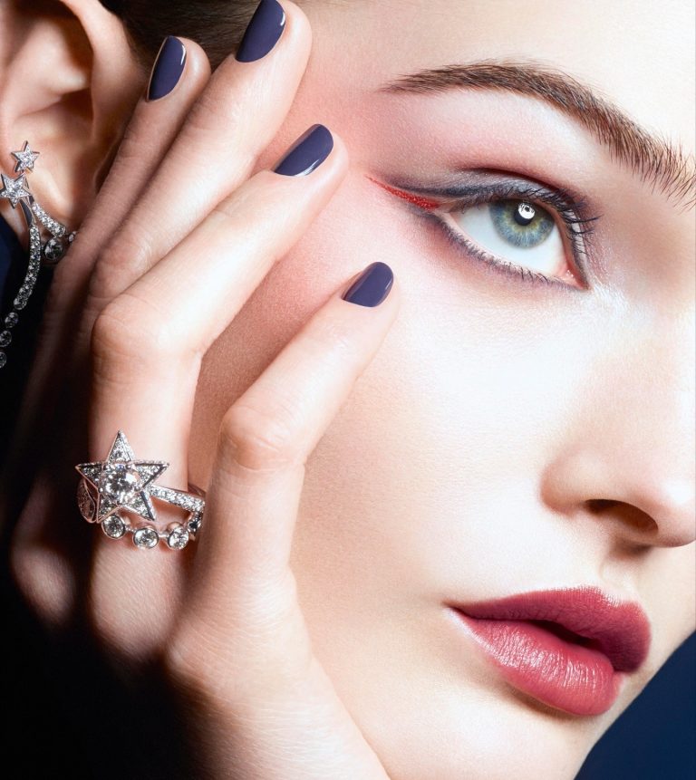 Μπλε μανικιούρ Chanel