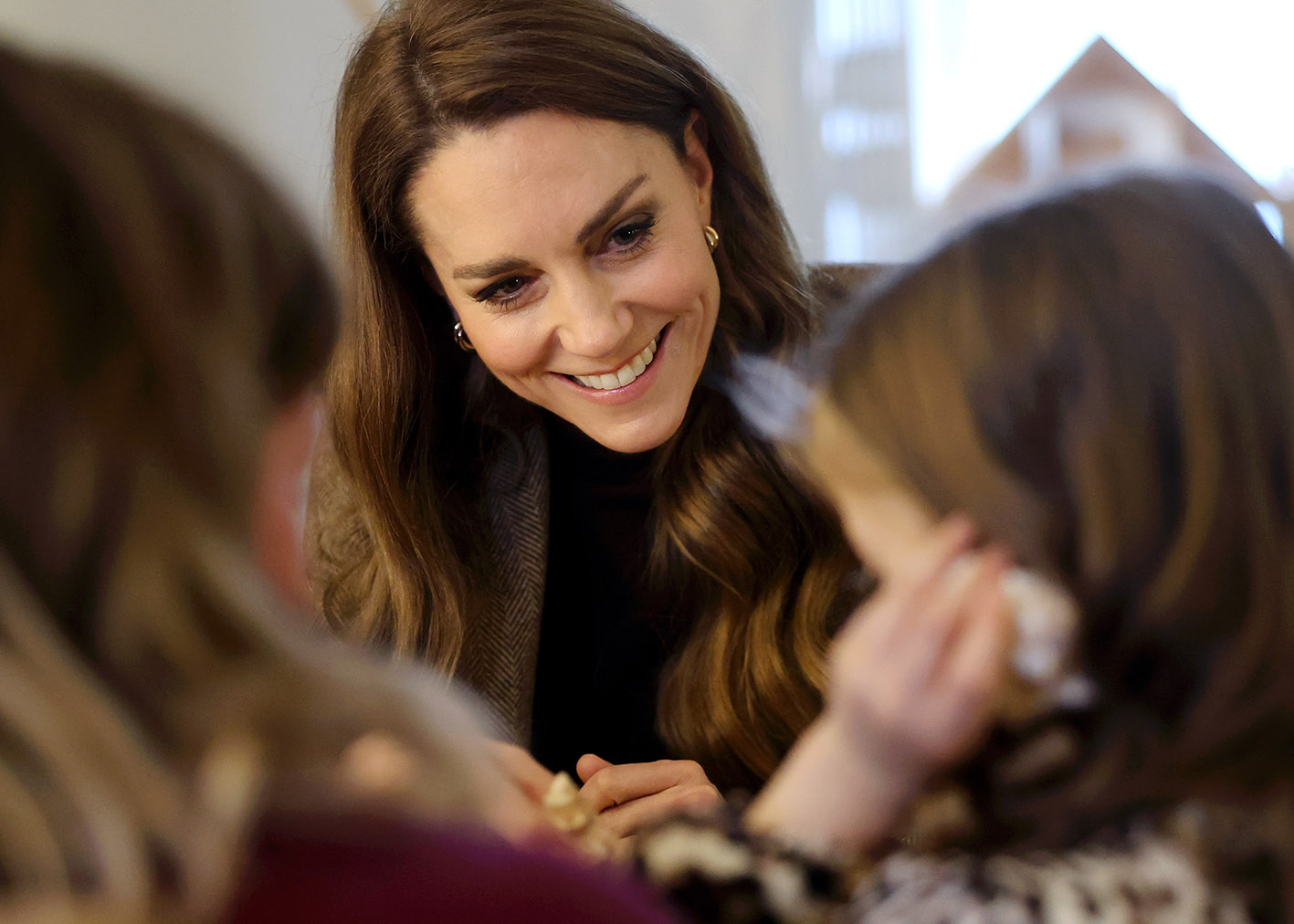 H Kate Middleton κατά την επίσκεψή της στην Υπηρεσία Θεραπείας Παιδικού Τραύματος του Family Action στις 27 Ιανουαρίου 2026 στο Μπράντφορντ της Αγγλίας. Η Πριγκίπισσα της Ουαλίας επισκέφθηκε τη βόρεια Αγγλία για να τονίσει πώς η κοινότητα, η φύση και η δημιουργικότητα μπορούν να βοηθήσουν όσους παλεύουν με τραύμα, απομόνωση και προβλήματα ψυχικής υγείας.