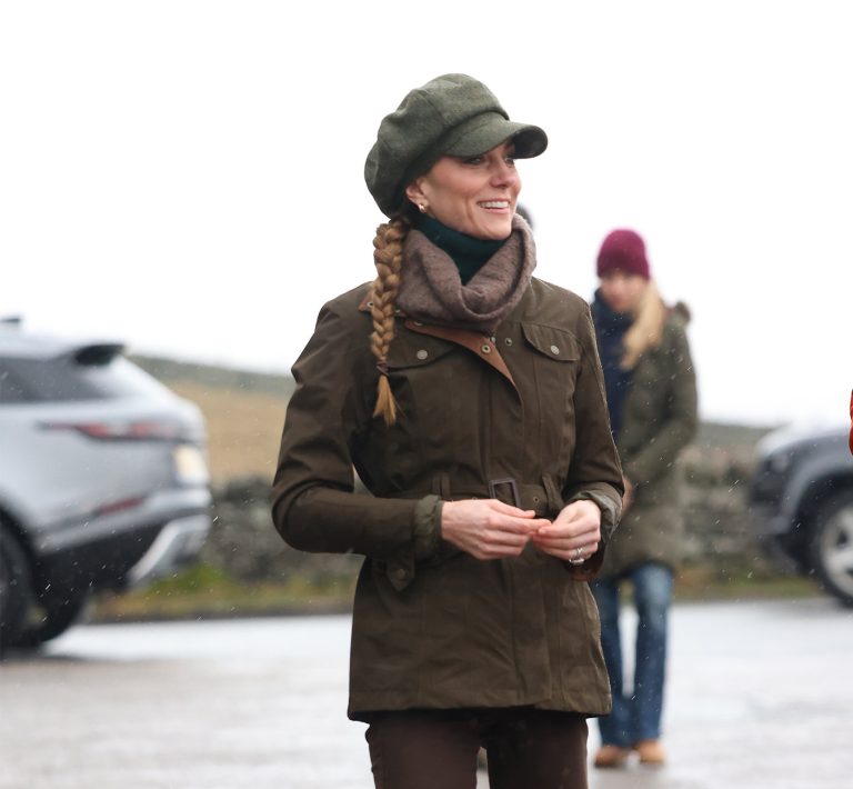 H Kate Middleton συμμετέχει στο Mind Over Mountains, ένα φιλανθρωπικό ίδρυμα που προσφέρει επαγγελματική υποστήριξη ψυχικής υγείας μέσω θεραπευτικών εμπειριών σε εξωτερικούς χώρους, για μια υποστηριζόμενη βόλτα ευεξίας στο Εθνικό Πάρκο Peak District στις 27 Ιανουαρίου 2026 κοντά στο Curbar της Αγγλίας.