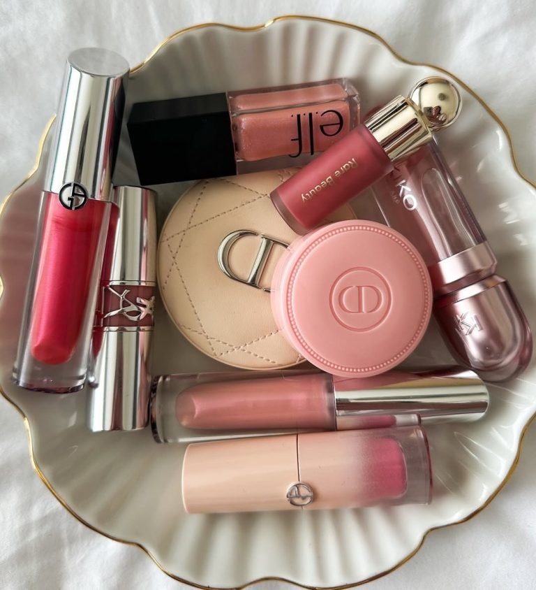 Συλλογή από lip balms και προϊόντα για χείλη