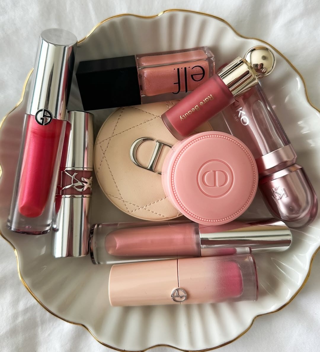 Συλλογή από lip balms και προϊόντα για χείλη