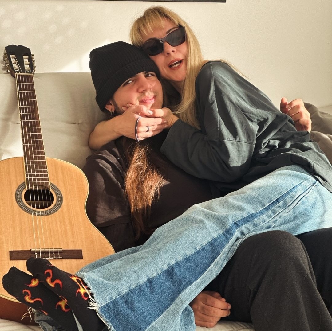 Η Ματίνα Νικολάου αγκαλιά με τον 18χρονο γιο της