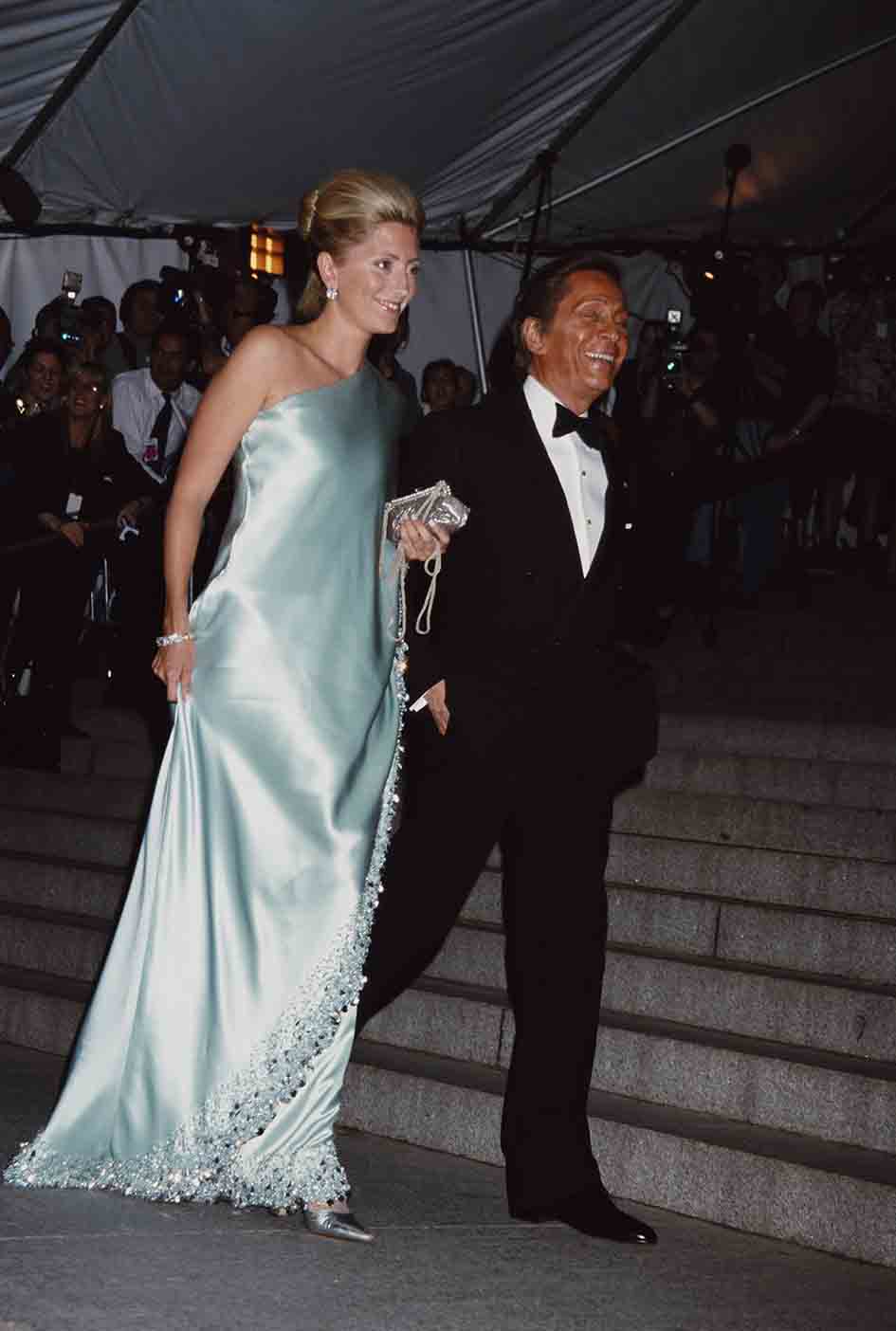 Η Marie-Chantal, και ο Valentino Garavani στο Met Costume Institute Benefit Gala το 2001. 