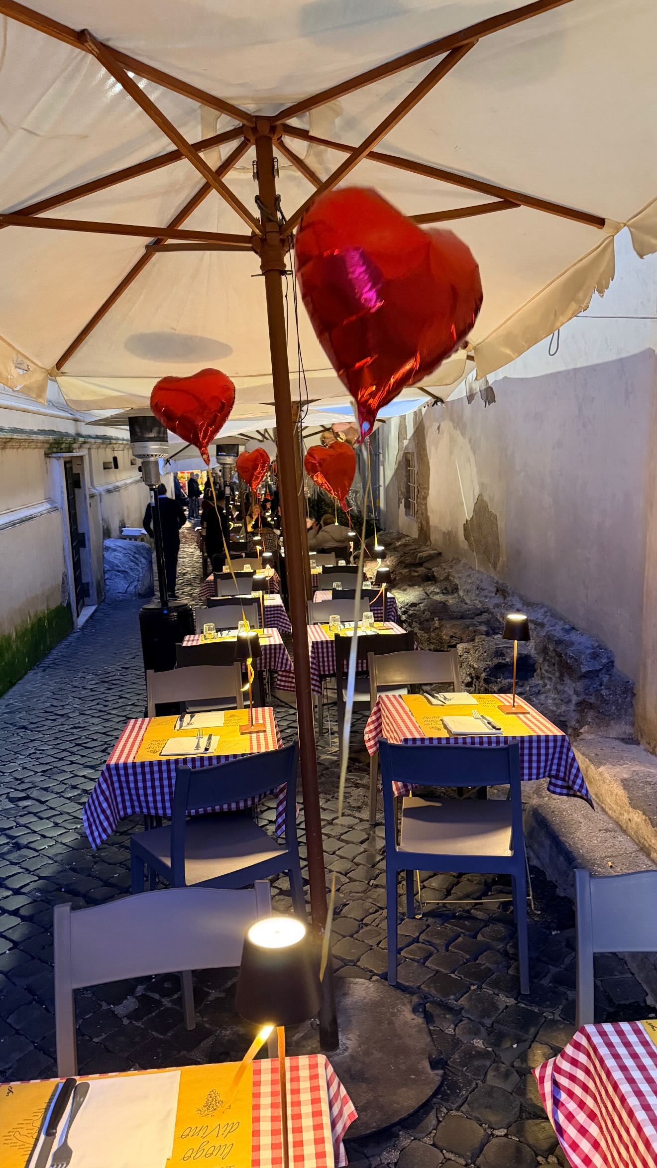 Η βόλτα της Σκορδά στη Ρώμη την ημέρα του Άγιου Βαλεντίνου