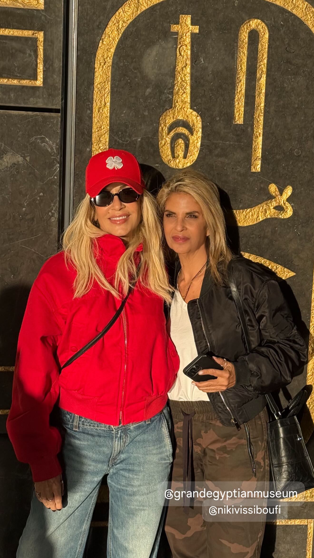 Η Άννα Βίσση με την αδελφή της Νίκη Βίσση στην Αίγυπτο