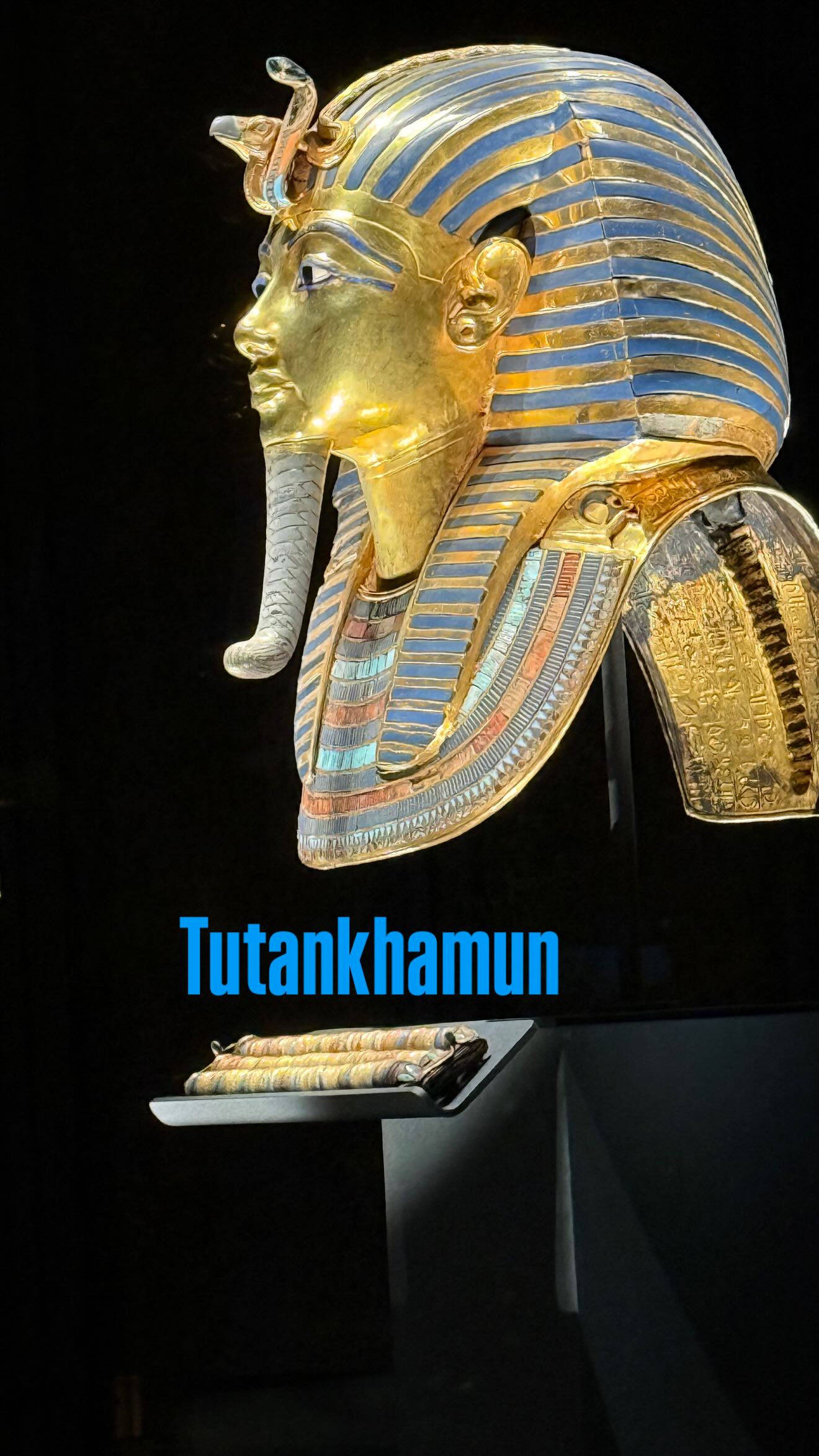 νεκρική μάσκα του Τουταγχαμών στο μουσείο στην αίγυπτο