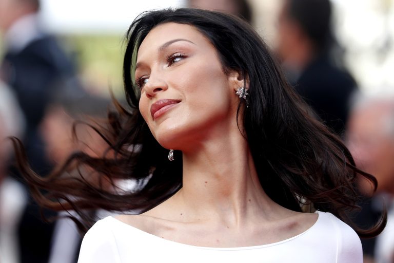 H Bella Hadid στην προβολή του "Broker (Les Bonnes Etoiles)" στο πλαίσιο του 75ου Φεστιβάλ Καννών, 26 Μαΐου 2022