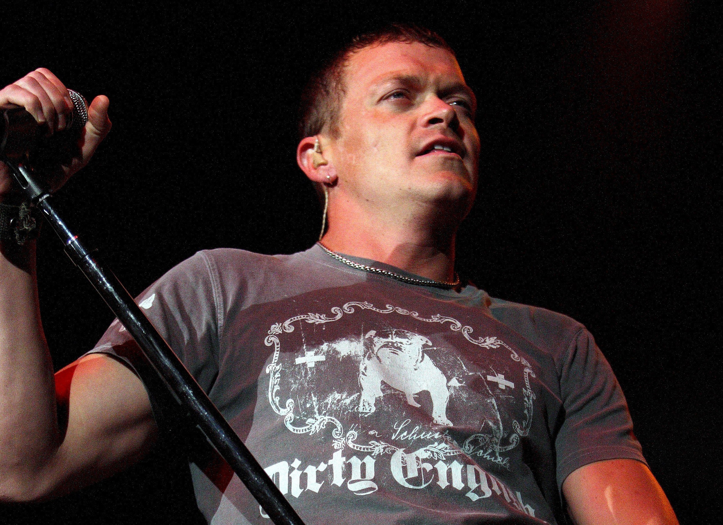 O Brad Arnold, frontman των Three Doors Down στη συναυλία του ραδιοφωνικού σταθμού X103 Mayday στην Ινδιανάπολη της Ιντιάνα, 24 Μαΐου 2008