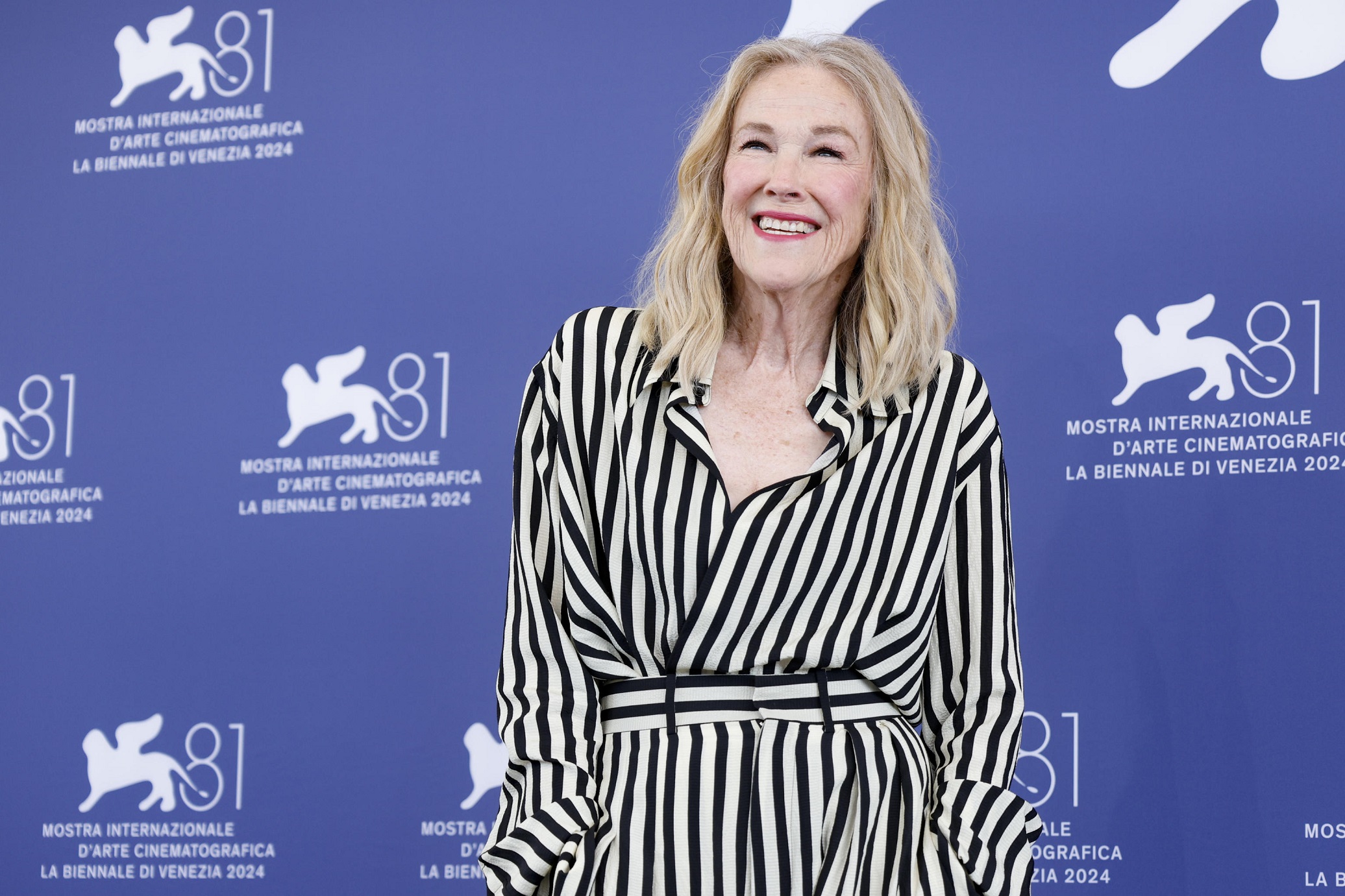 H Catherine O'Hara στο photocall για την ταινία "Beetlejuice Beetlejuice" πριν από την τελετή έναρξης του Φεστιβάλ Βενετίας, 28 Αυγούστου 2024