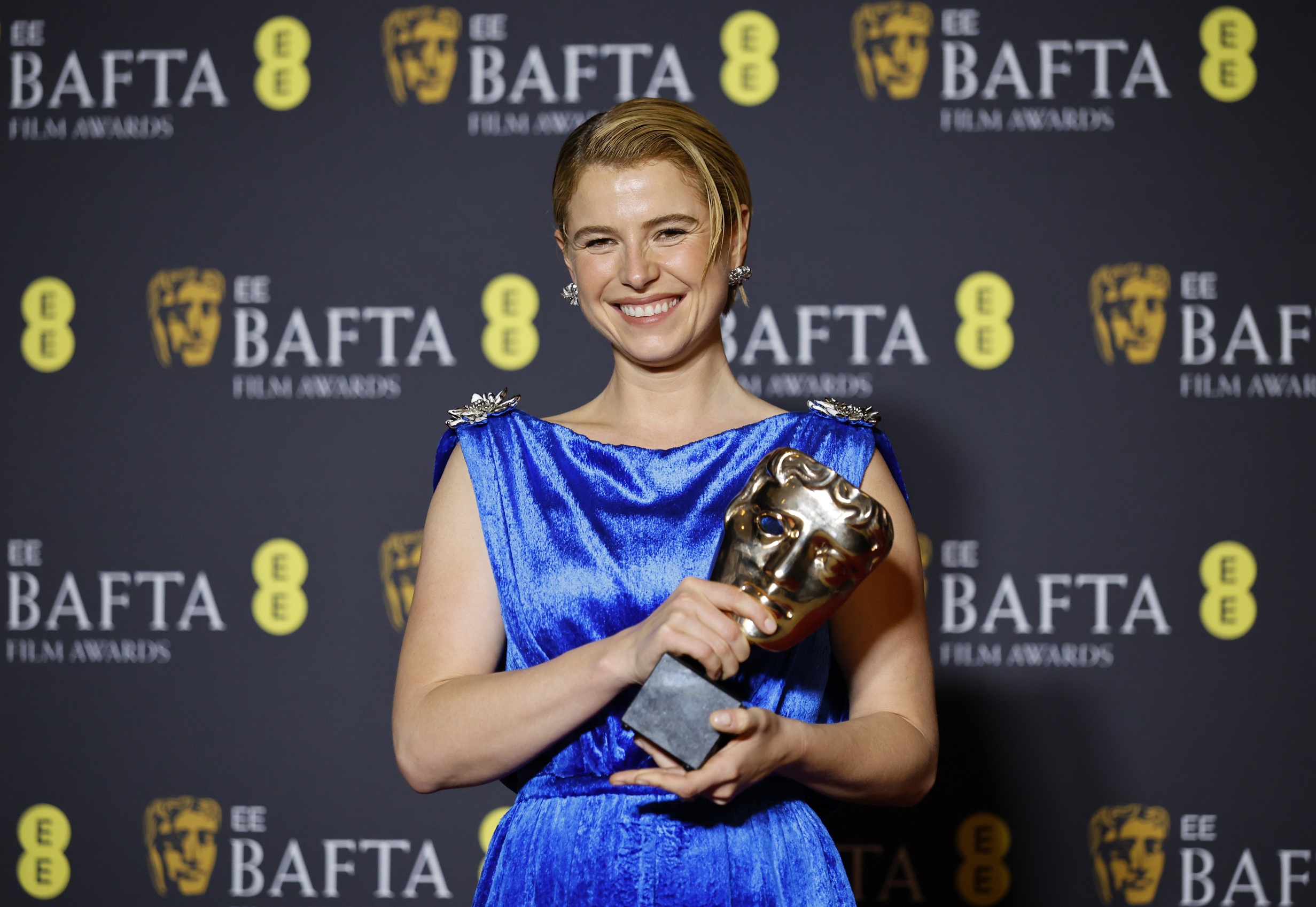 Η Jessie Buckley ποζάρει με το βραβείο της Καλύτερης Ηθοποιού για την ταινία "Hamnet" στην αίθουσα Τύπου, στο Royal Festival Hall του Λονδίνου, 22 Φεβρουαρίου 2026