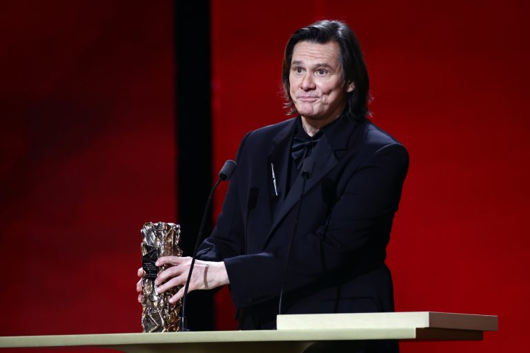Ο Jim Carrey λαμβάνει το τιμητικό Cesar στη διάρκεια της 51ης τελετής στο Olympia του Παρισιού, 26 Φεβρουαρίου 2026