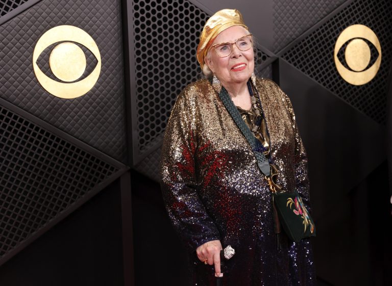 H Joni Mitchell στο κόκκινο χαλί των 68ων Grammy Awards, 1 Φεβρουαρίου 2026