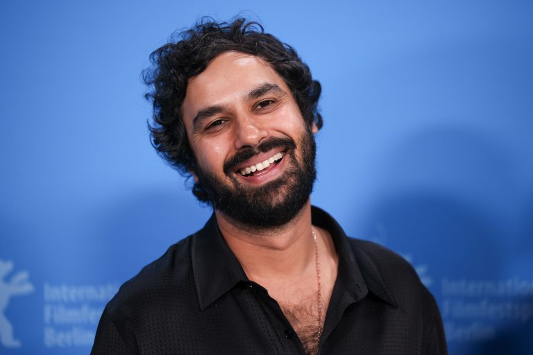 O Βρετανο-Ινδός ηθοποιός Kunal Nayyar παρευρίσκεται στη φωτογράφιση για την ταινία "Spaceman" στο πλαίσιο της 74ης "Berlinale" στο Βερολίνο, 21 Φεβρουαρίου 2024