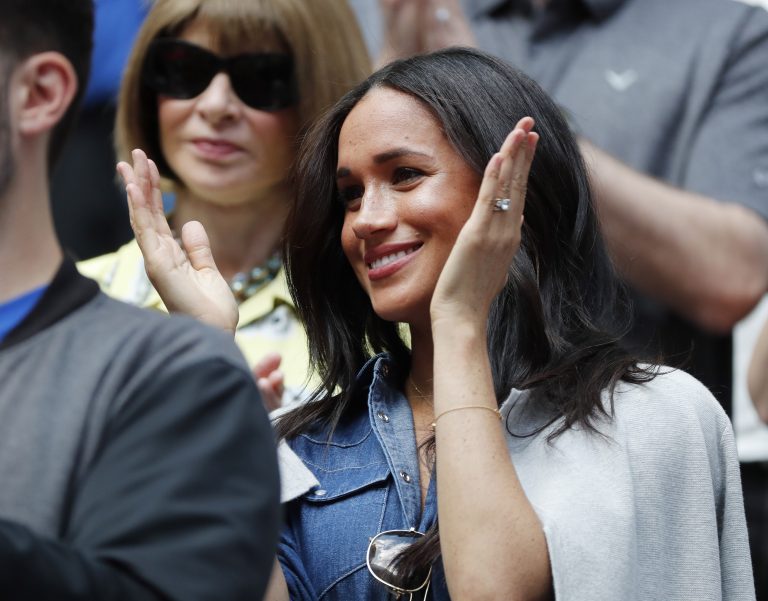 Η Meghan Markle κατά τη διάρκεια τελετών πριν από τον τελικό αγώνα γυναικών μεταξύ της Serena Williams και της Bianca Andreescu, τη 13η ημέρα του US Open Tennis Championships στο USTA National Tennis Center στο Flushing Meadows της Νέας Υόρκης, 7 Σεπτεμβρίου 2019