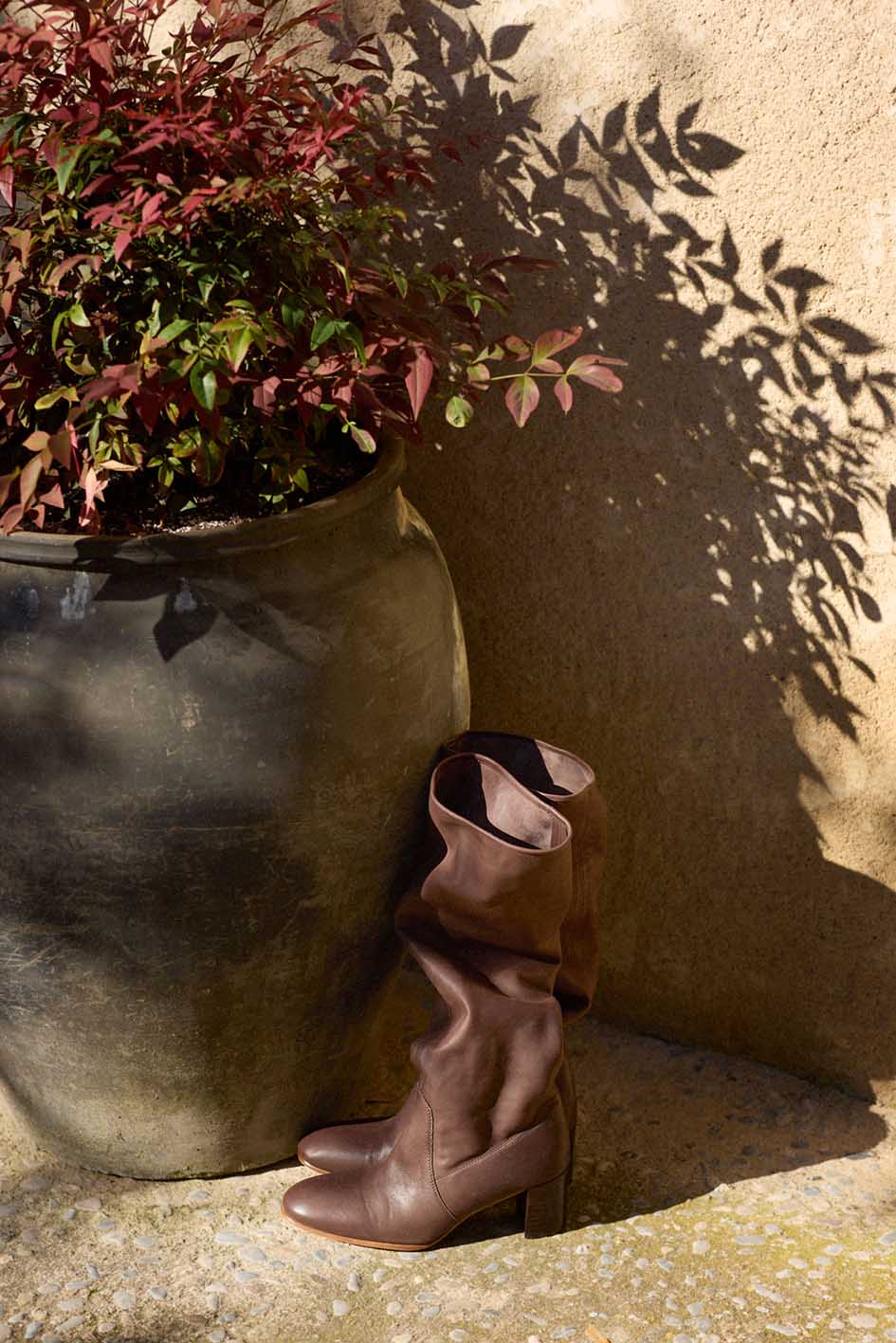 To μοντέλο Xantia σε χρώμα καφέ του οίκου Pedro Garcia. H βασίλισσα Λετίθια επέλεξε να φορέσει ένα αντίστοιχο μοντέλο σε μαύρο χρώμα.