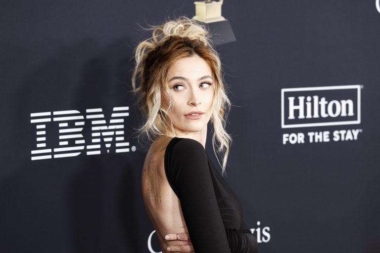 Η Paris Jackson στο γκαλά παρευρέθη στη δεξίωση «Salute To Industry Icons» που διοργάνωσαν η Ακαδημία Ηχογράφησης και ο Clive Davis πριν από τα βραβεία Grammy, στο Beverly Hilton στο Λος Άντζελες, 31 Ιανουαρίου 2026
