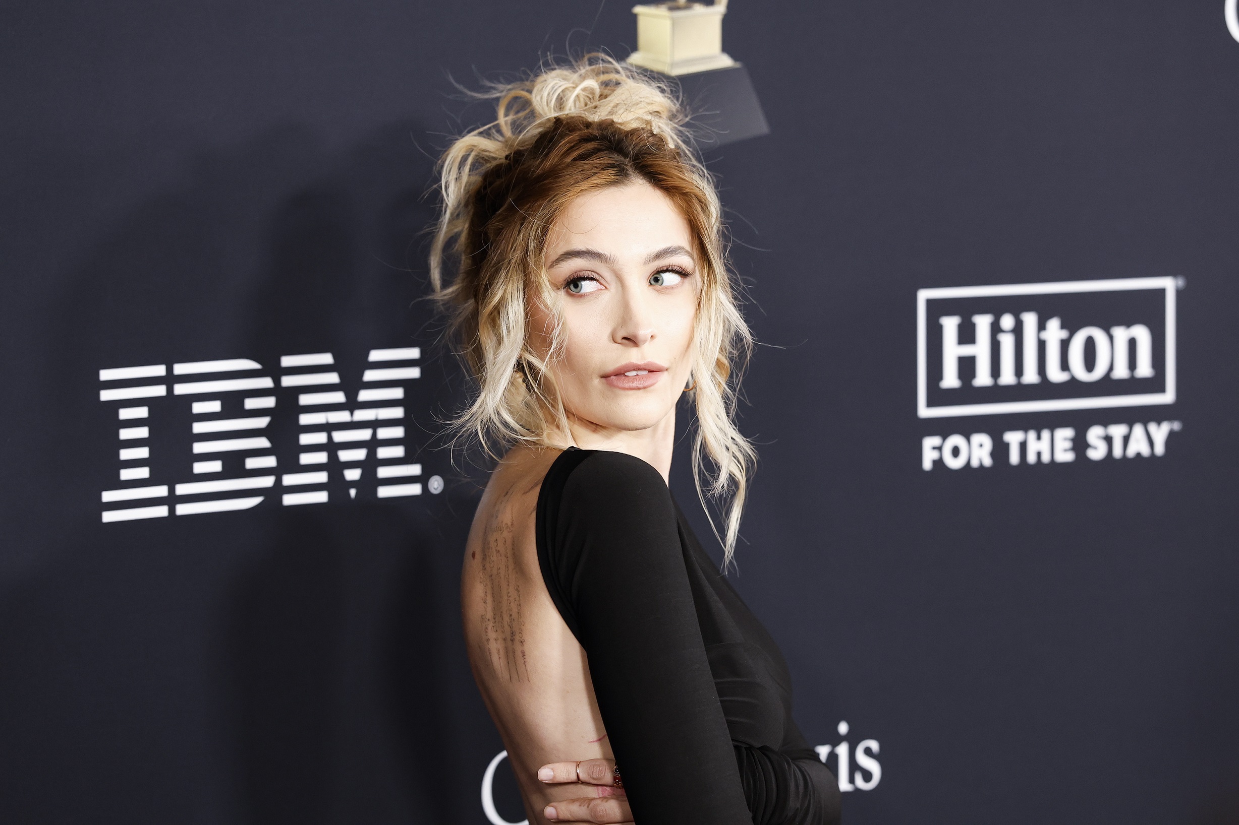 Η Paris Jackson στο γκαλά παρευρέθη στη δεξίωση «Salute To Industry Icons» που διοργάνωσαν η Ακαδημία Ηχογράφησης και ο Clive Davis πριν από τα βραβεία Grammy, στο Beverly Hilton στο Λος Άντζελες, 31 Ιανουαρίου 2026