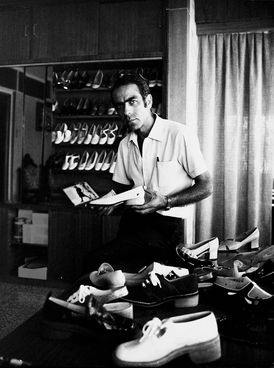 O Pedro Garcia φωτογραφημένος ανάμεσα στις δημιουργίες του. Φωτογραφία αρχείου.