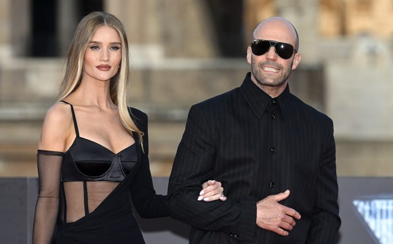 Ο Jason Statham και η Rosie Huntington στο photocall για την ταινία "Fast X" στο Κολοσσαίο στη Ρώμη, 12 Μαΐου 2023