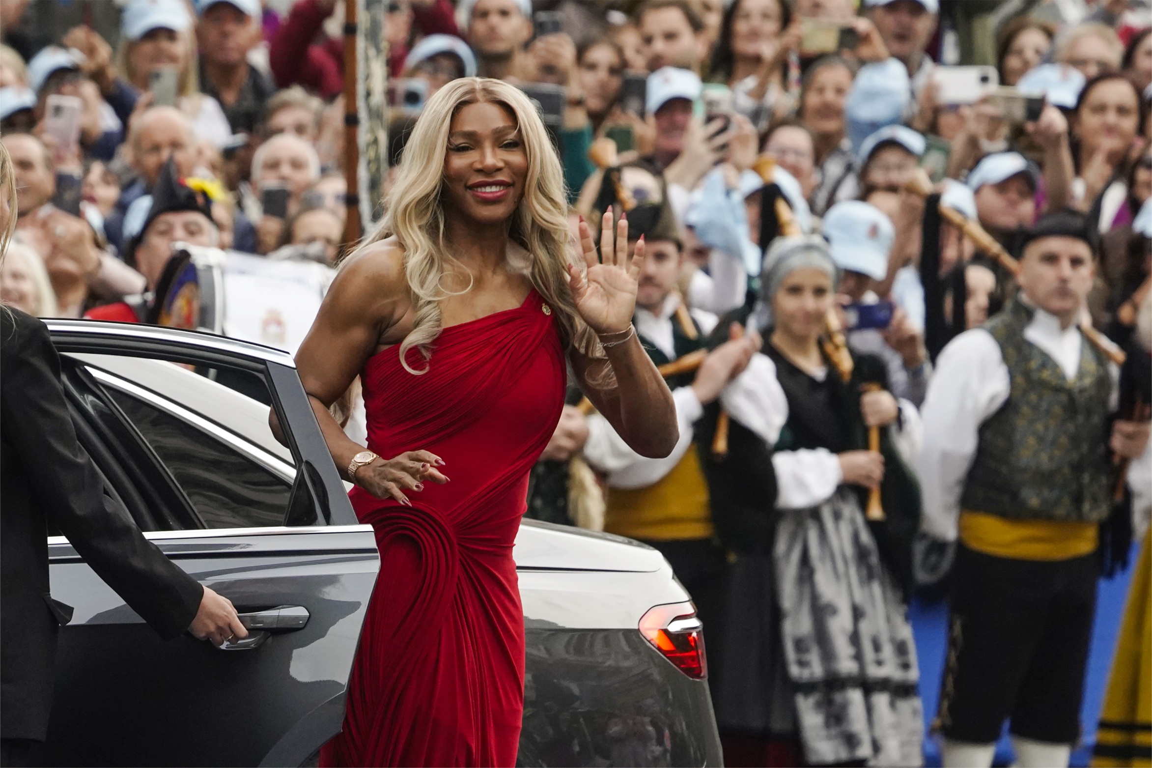 H Serena Williams κατά την άφιξή της για την παραλαβή του αθλητικού βραβείου της Πριγκίπισσας των Αστουριών στην 45η τελετή στο θέατρο Καμποαμόρ του Οβιέδο, 24 Οκτωβρίου 2025