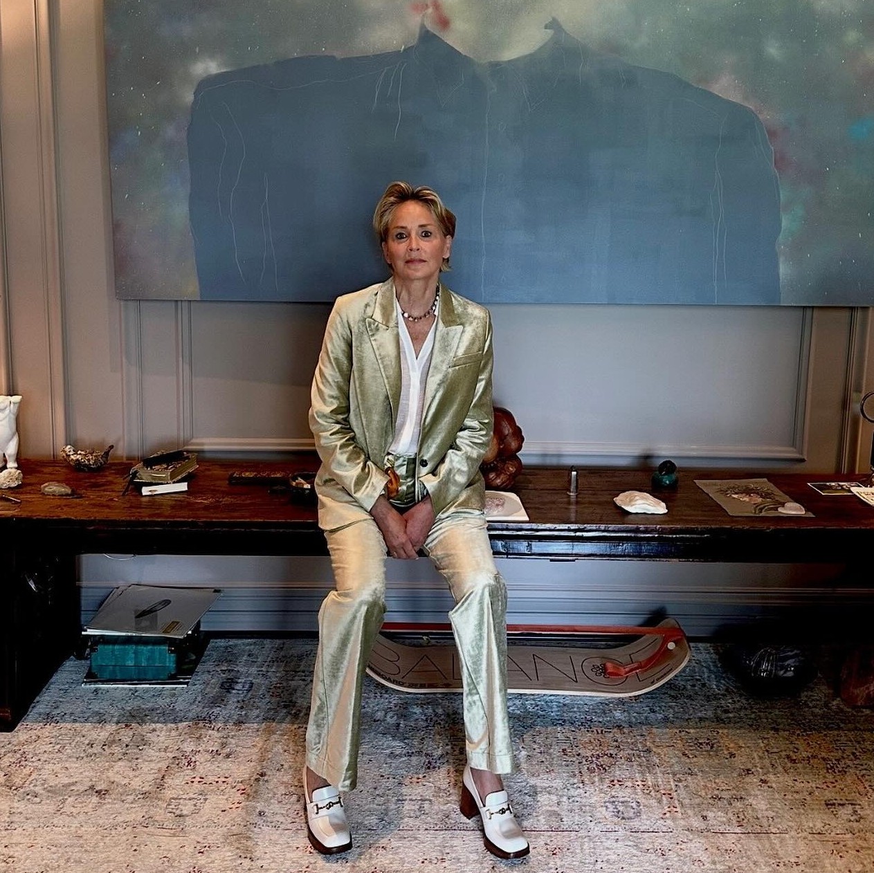 Η Sharon Stone ξέσπασε σε δάκρυα στην Οπερα της Βιέννης. Ποιος ήταν ο λόγος. Στη φωτογραφία η ηθοποιός με κουστούμει.