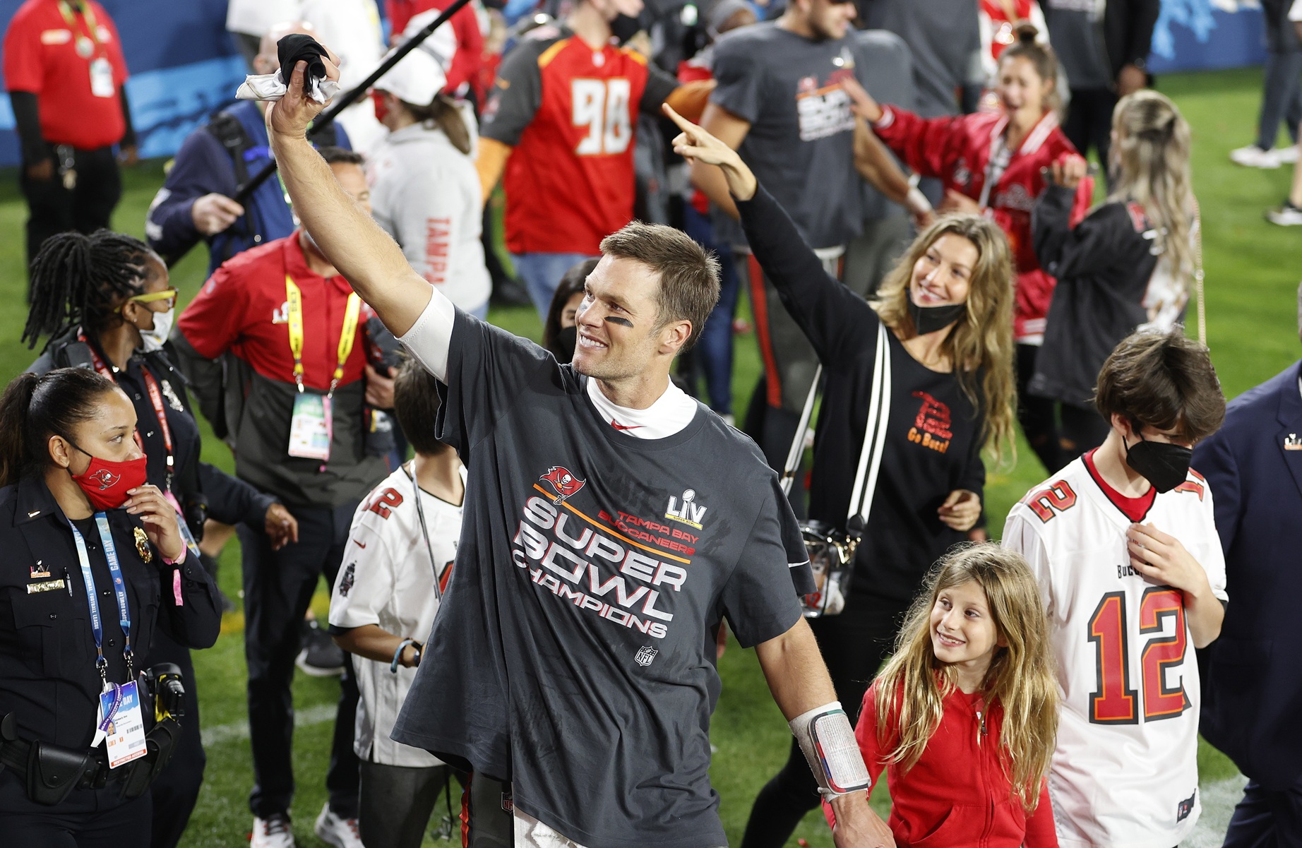 Ο Tom Brady αφού οι Buccaneers νίκησαν τους Kansas City Chiefs και κέρδισαν το Super Bowl στο Στάδιο Raymond James της Τάμπα, 7 Φεβρουαρίου 2021