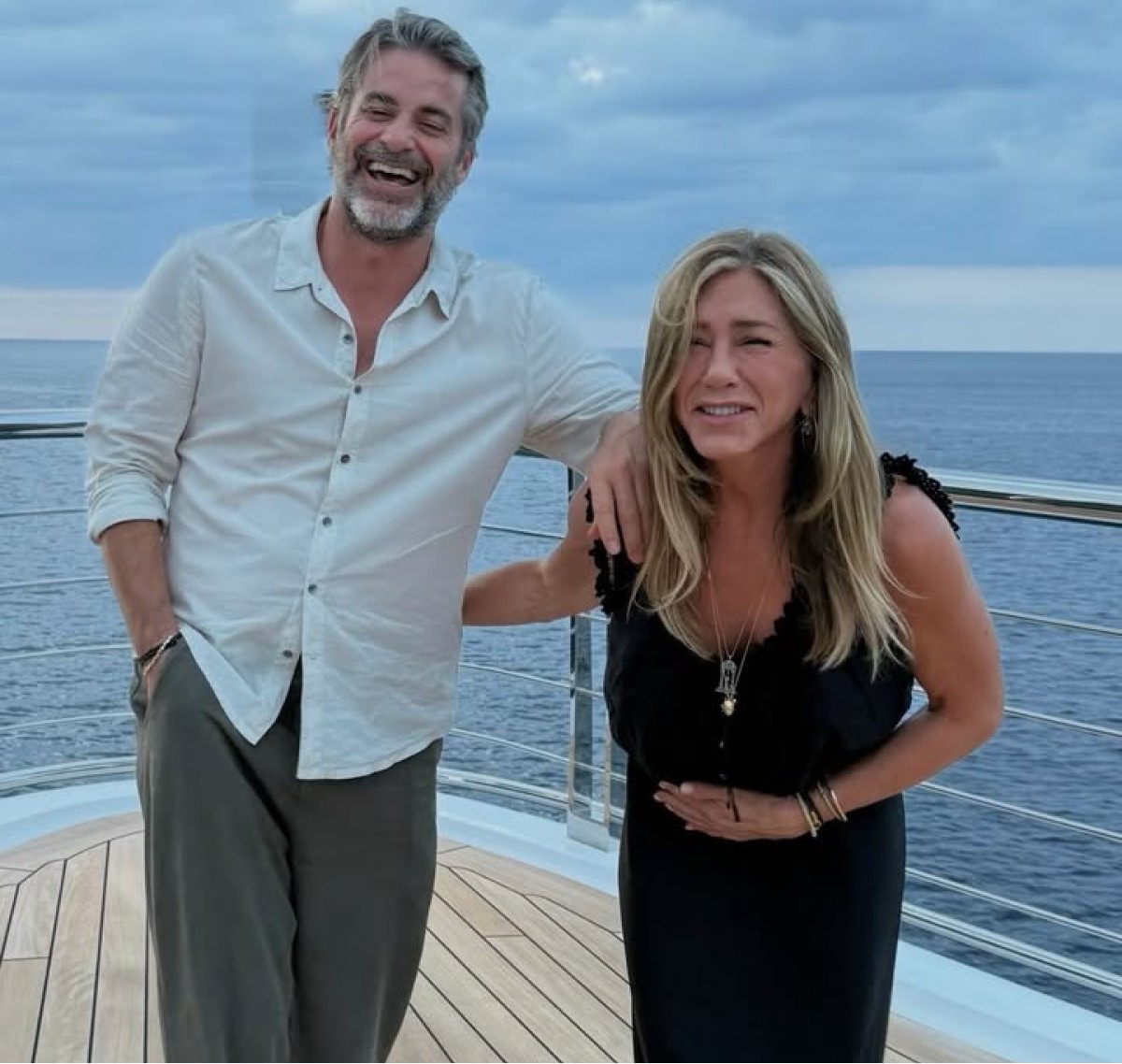 Η Aniston και ο Curtis σε σκάφος