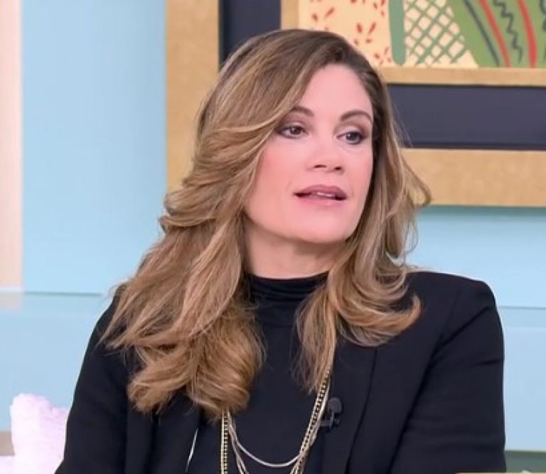 Άννα Μαρία Παπαχαραλάμπους