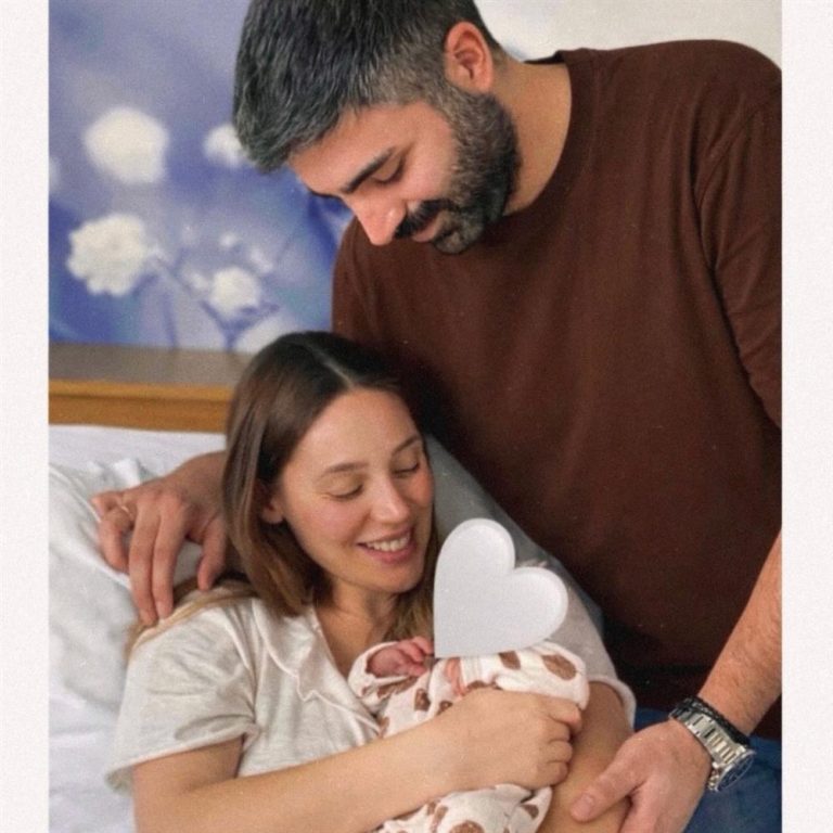 Άννα Κορακάκη