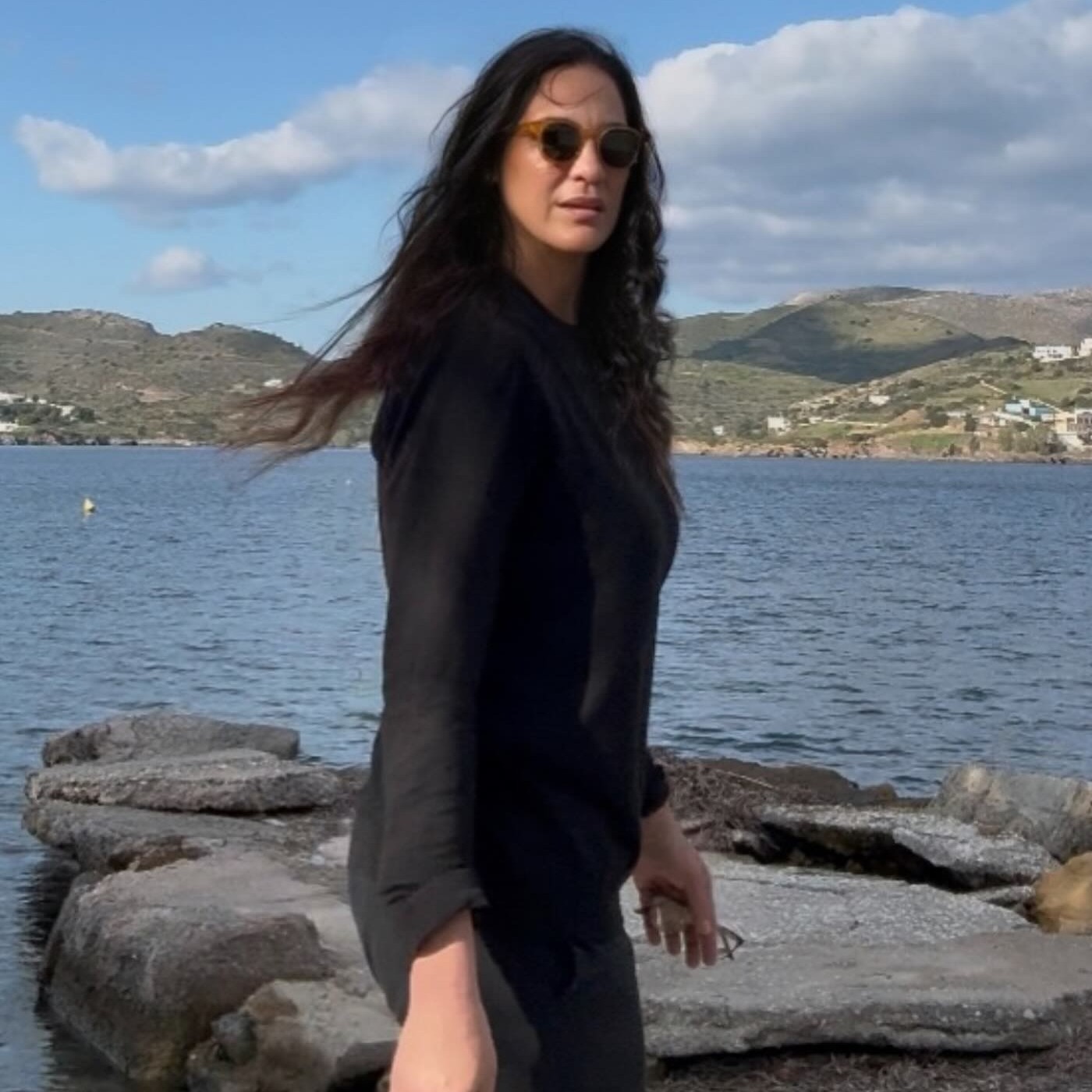 Κωνσταντίνα Μπεκιάρη Instagram Άγιος Βαλεντίνος. Στη φωτογραφία μας η Κωνσταντίνα Μπεκιάρη δίπλα στη θάλασσα