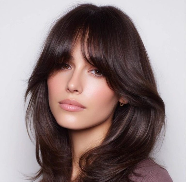 Καστανά μαλλιά με φράντζα