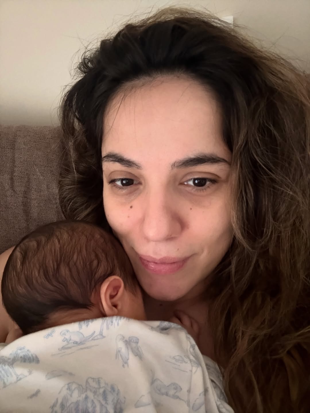 H Eυλαμπία Ρέβη ,με τον νεογέννητο γιο της